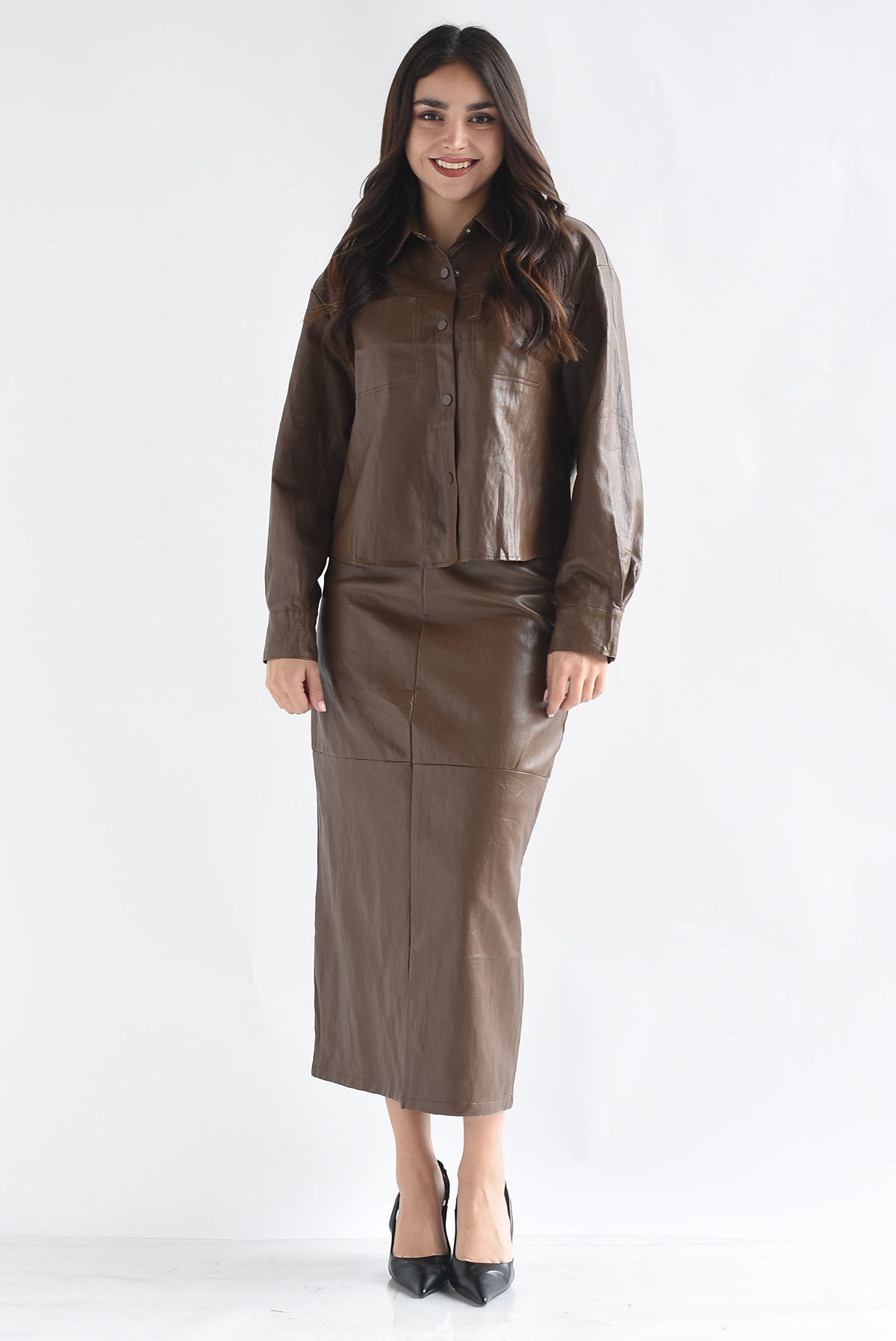 Set Falda lápiz y Shacket vinipiel