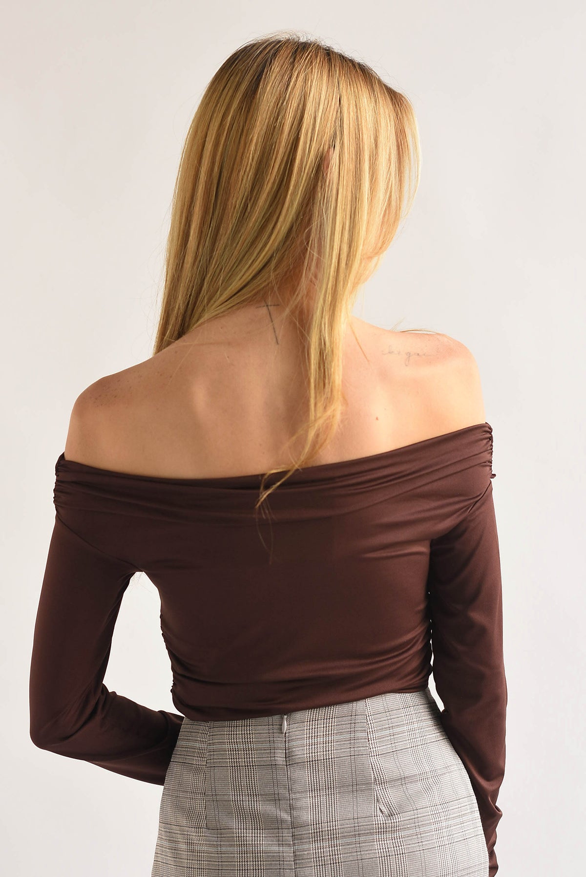 Body off-shoulder manga larga
