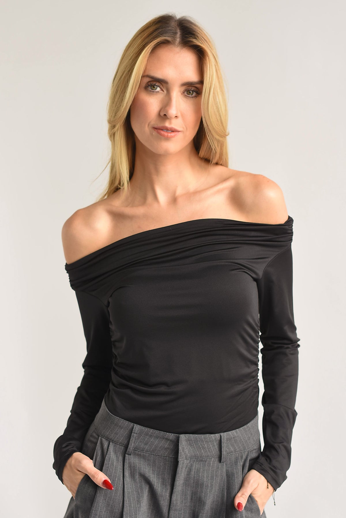 Body off-shoulder manga larga