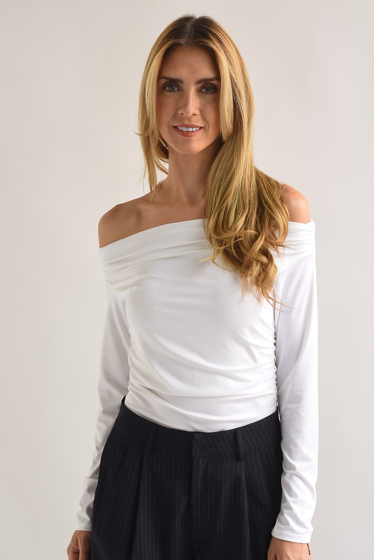 Body off-shoulder manga larga
