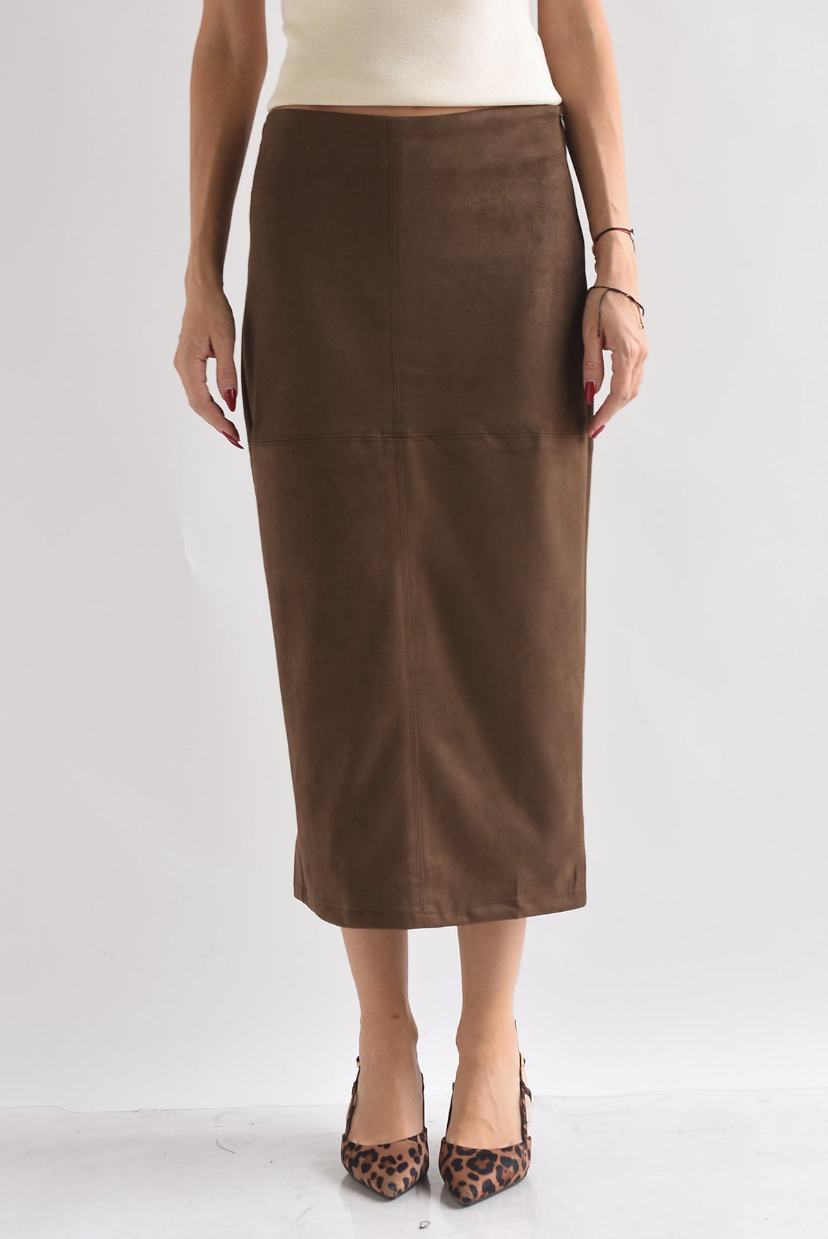 Falda lápiz suede costuras