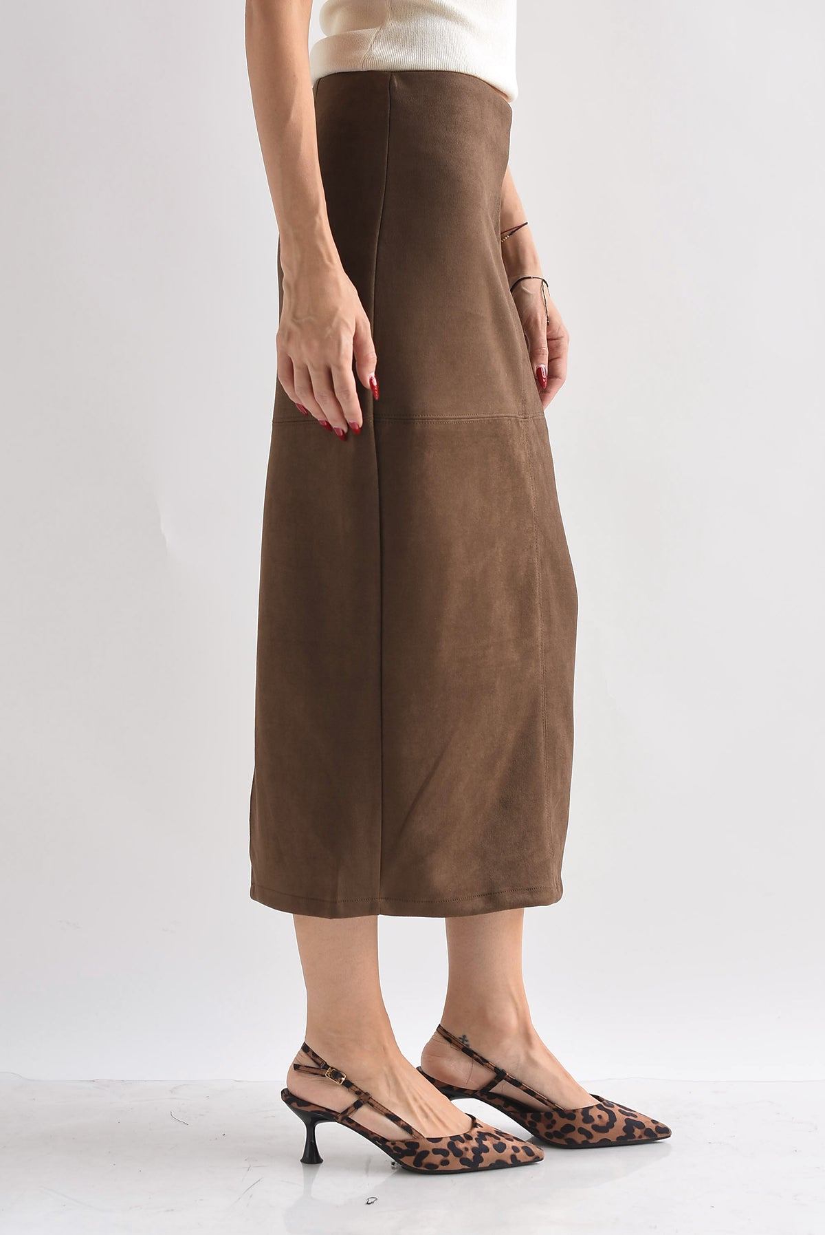 Falda lápiz suede costuras