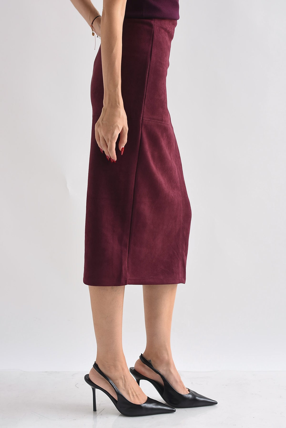 Falda lápiz suede costuras