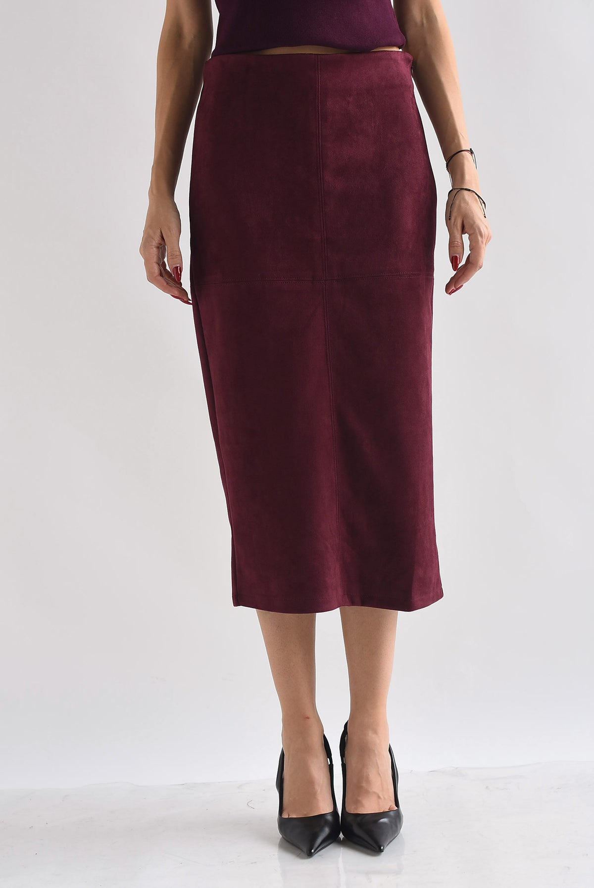 Falda lápiz suede costuras