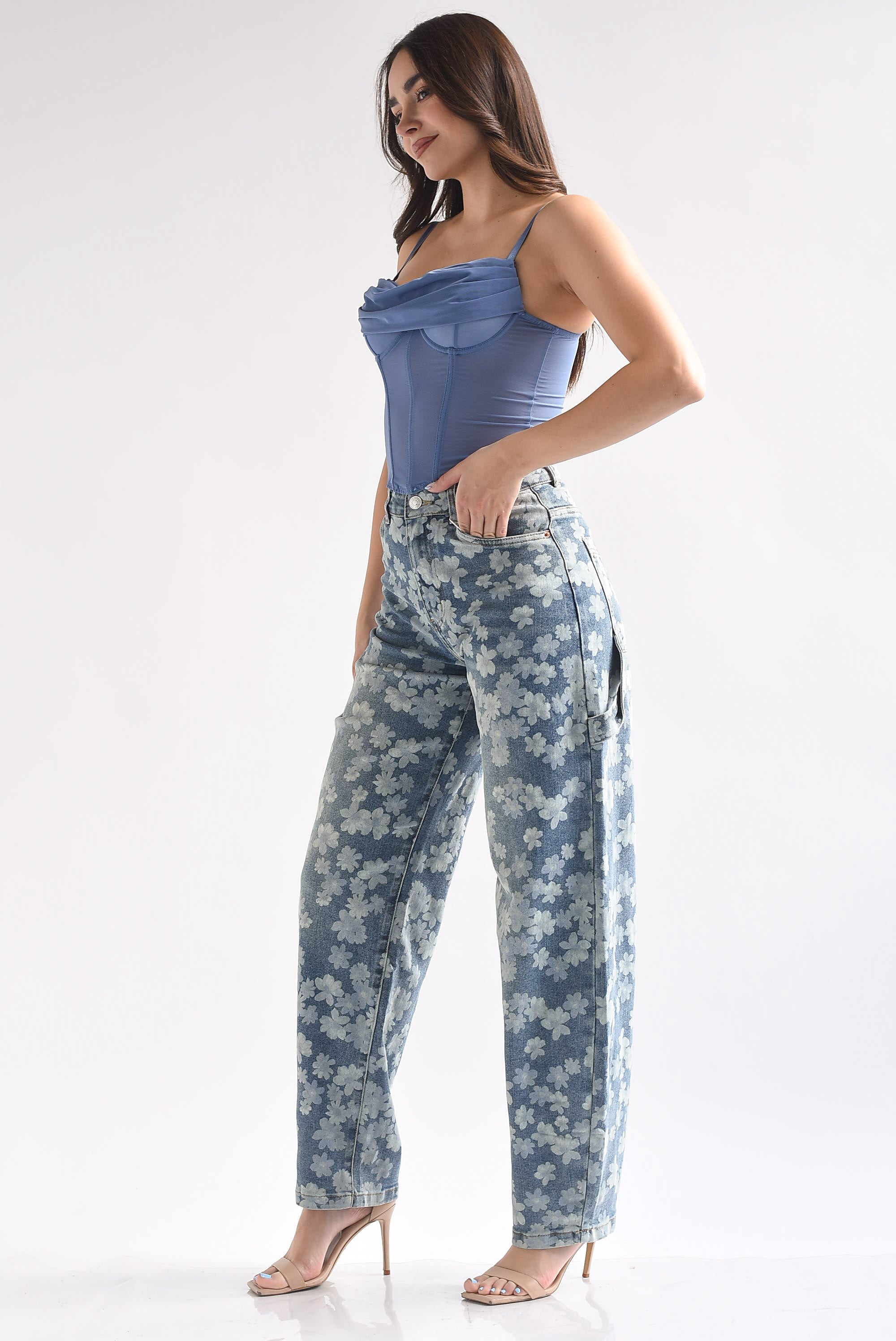 Jeans barrel flores blancas