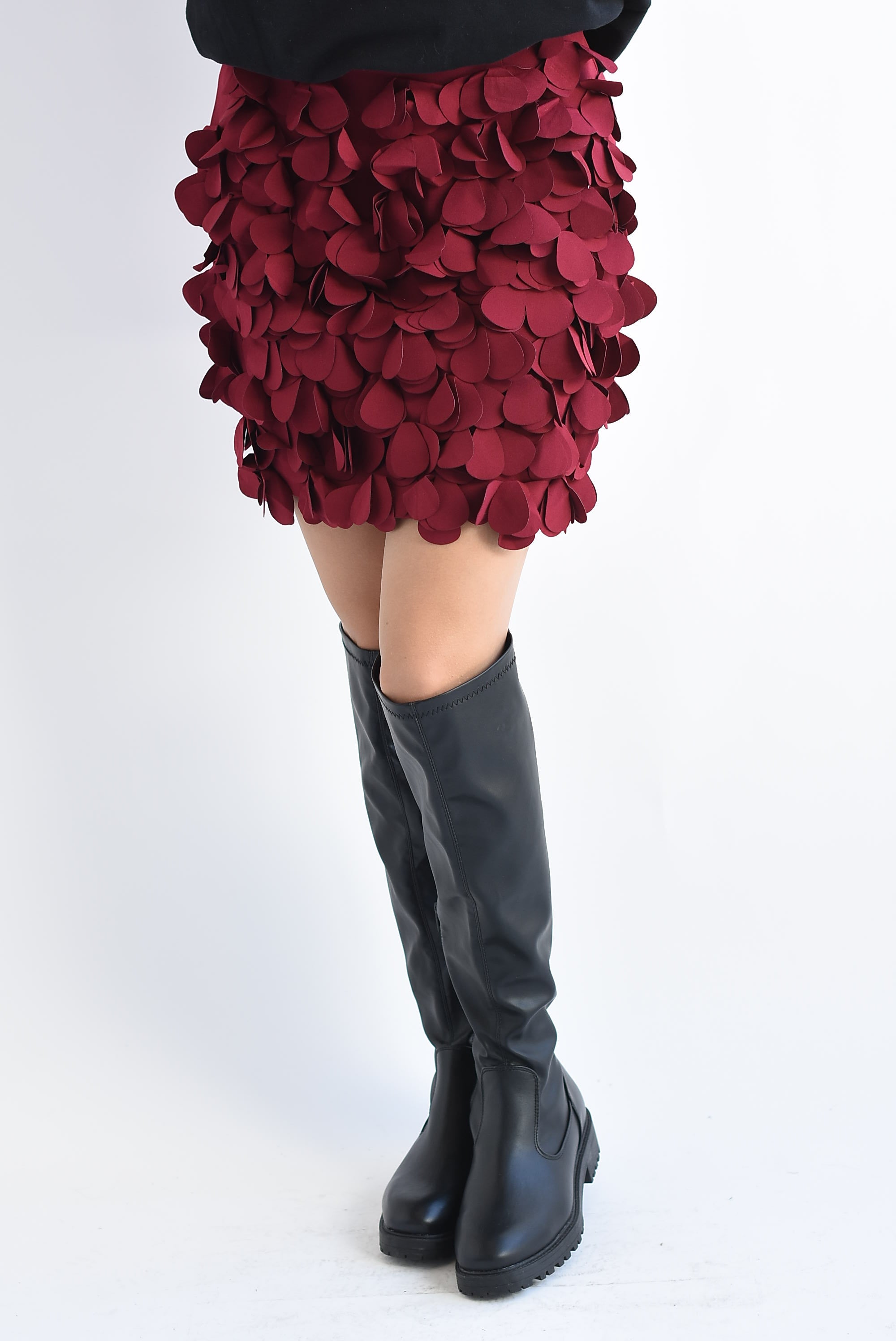 Falda corta pétalos 3D Vino