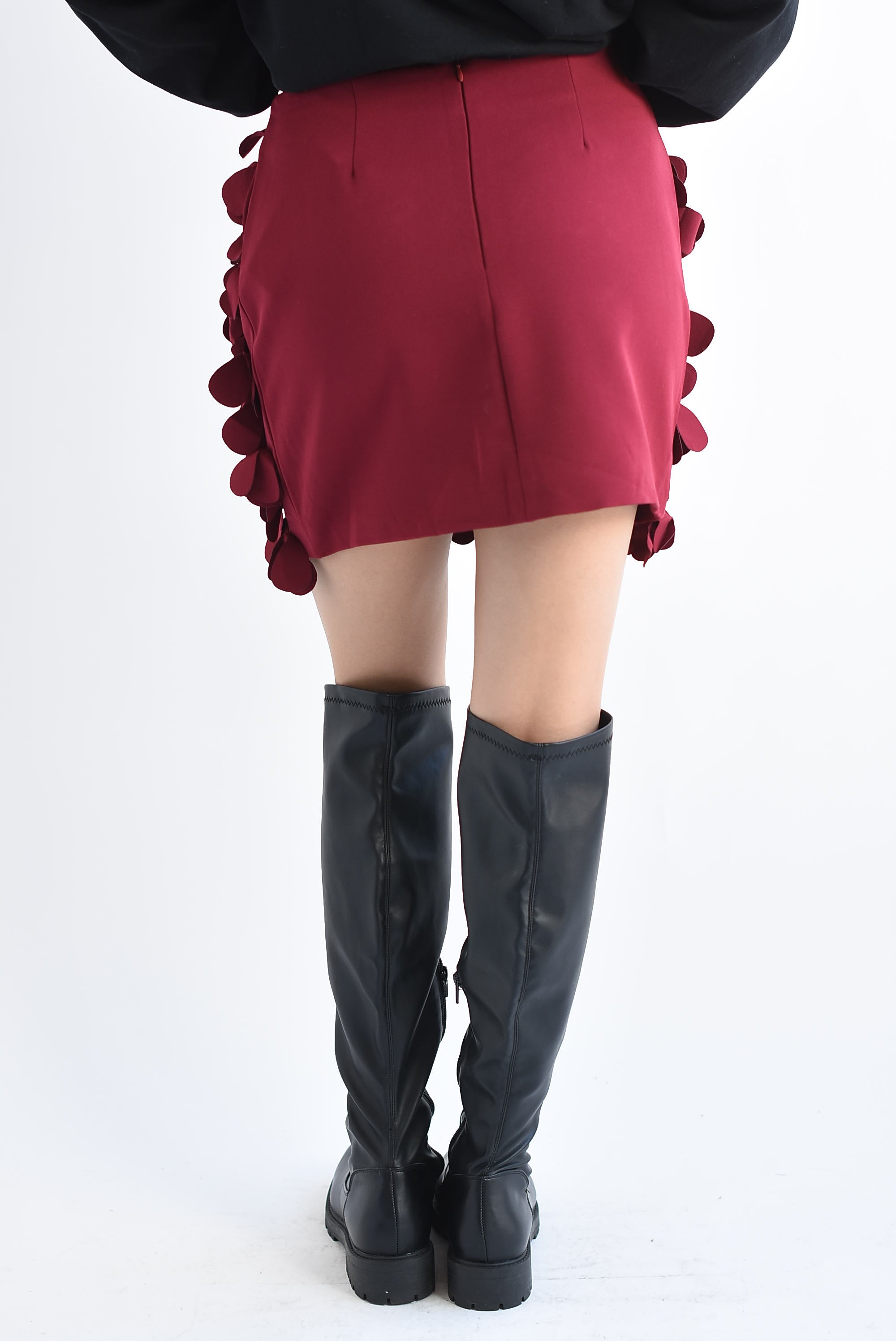 Falda corta pétalos 3D Vino