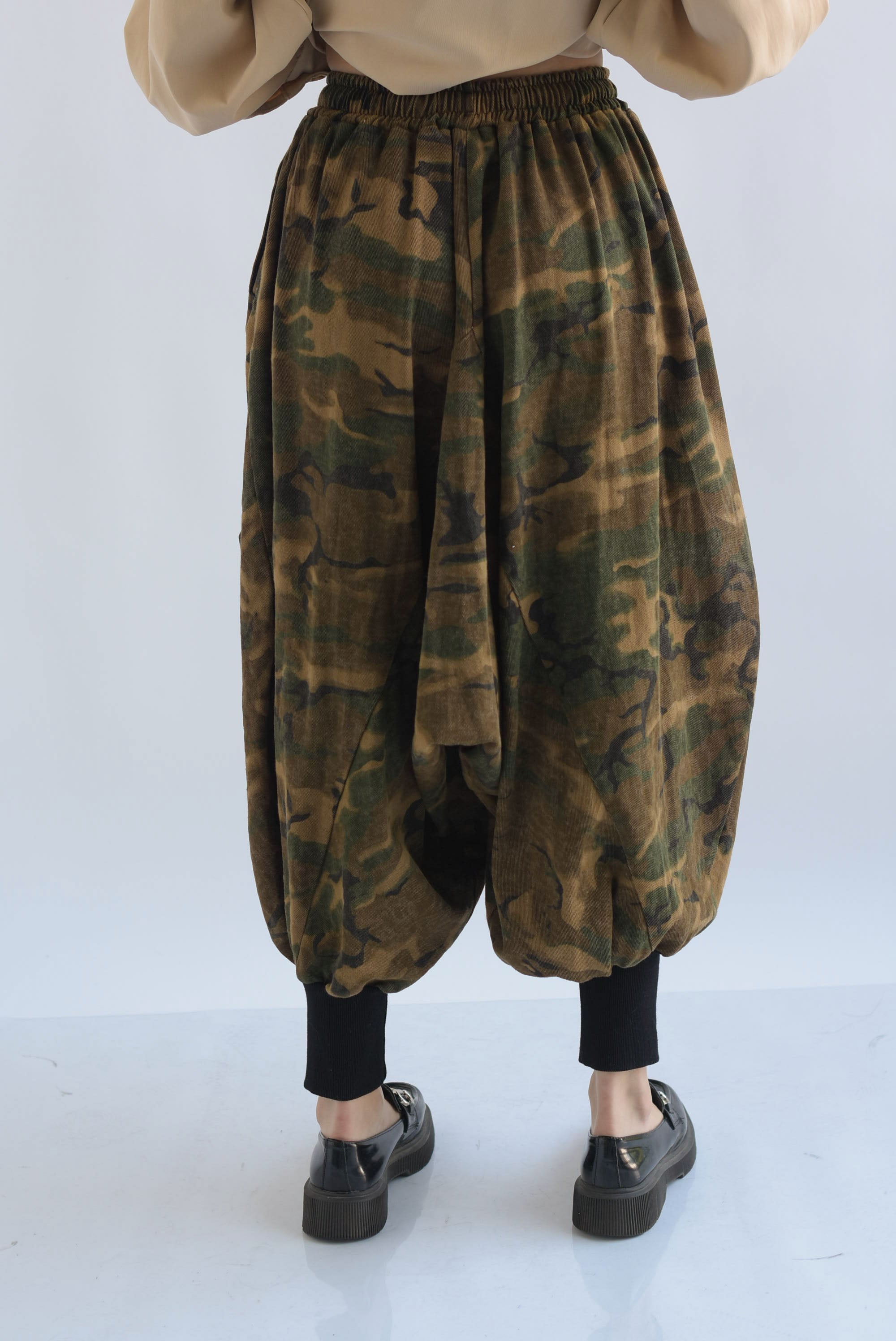 Pantalón globo tobillos elásticos Denim Camuflaje