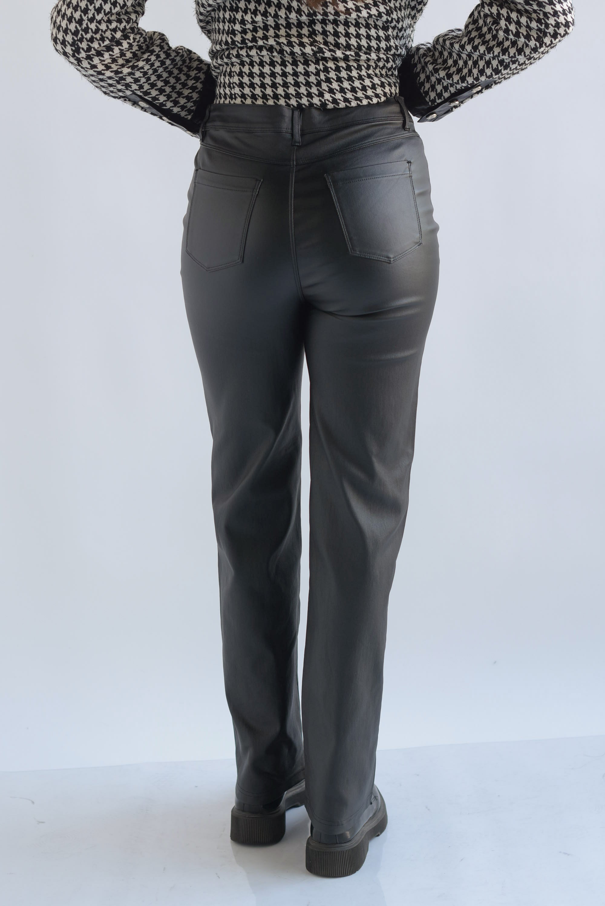 Pantalón recto vinipiel mate Negro