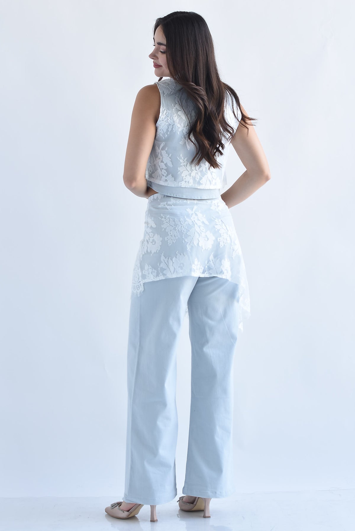Set Jeans pareo y Blusa Denim con encaje en sobreposición