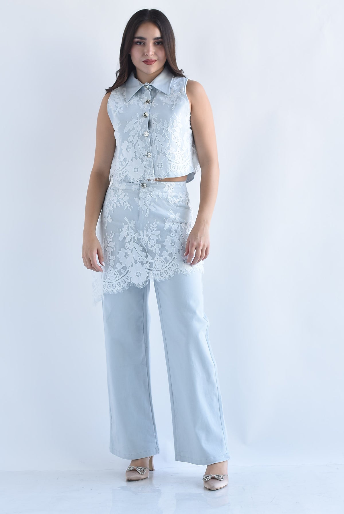Set Jeans pareo y Blusa Denim con encaje en sobreposición