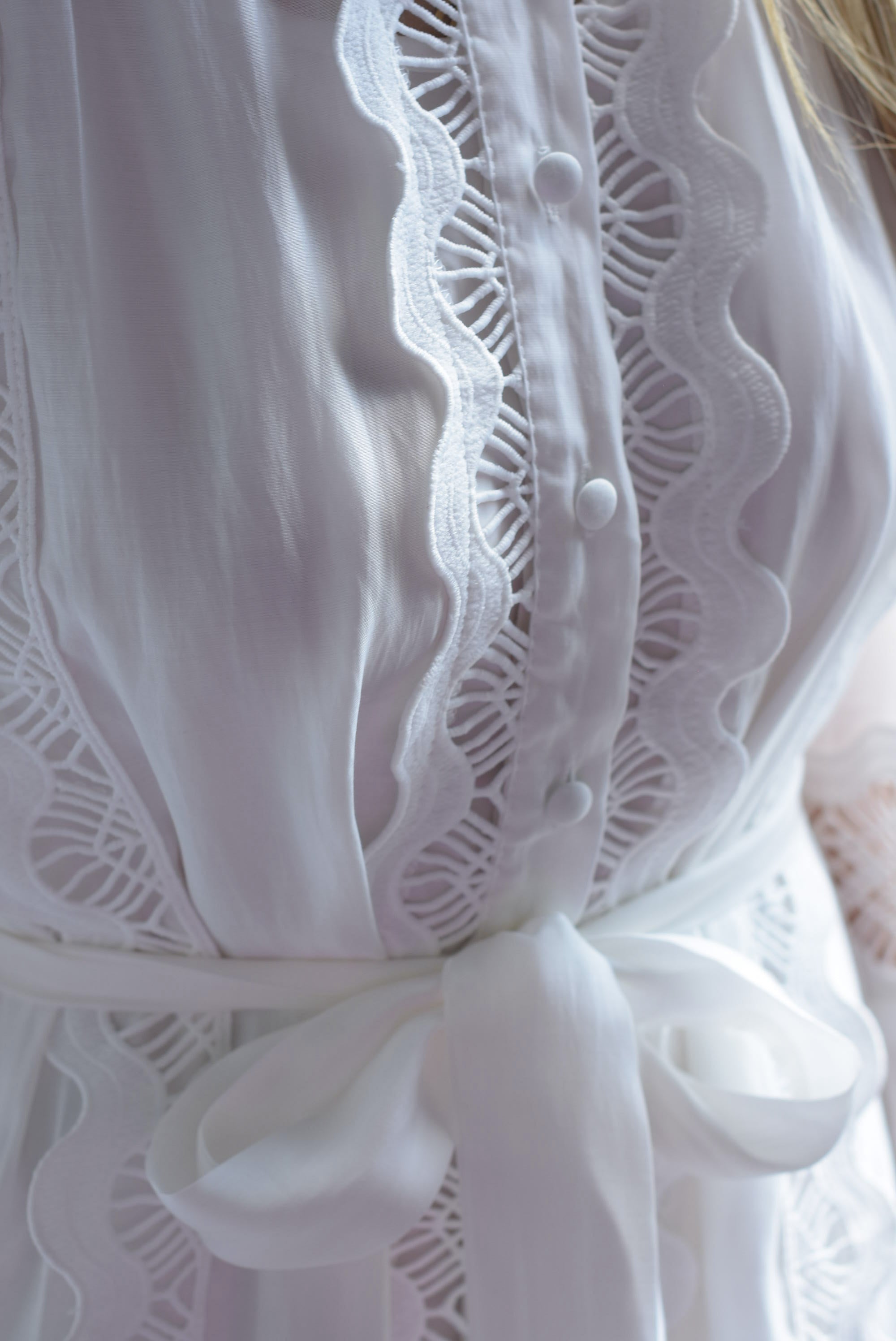 Vestido camisero tira bordada olanes Blanco