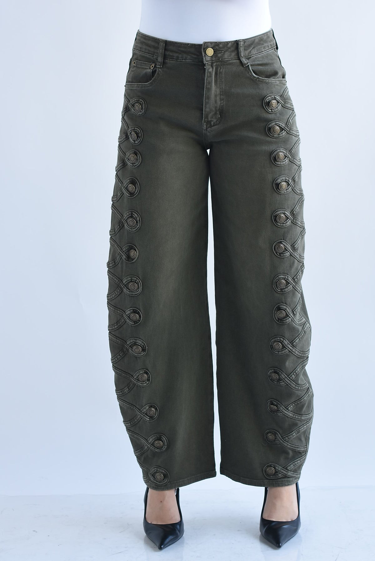 Jeans barrel militar trenzado botón dorado