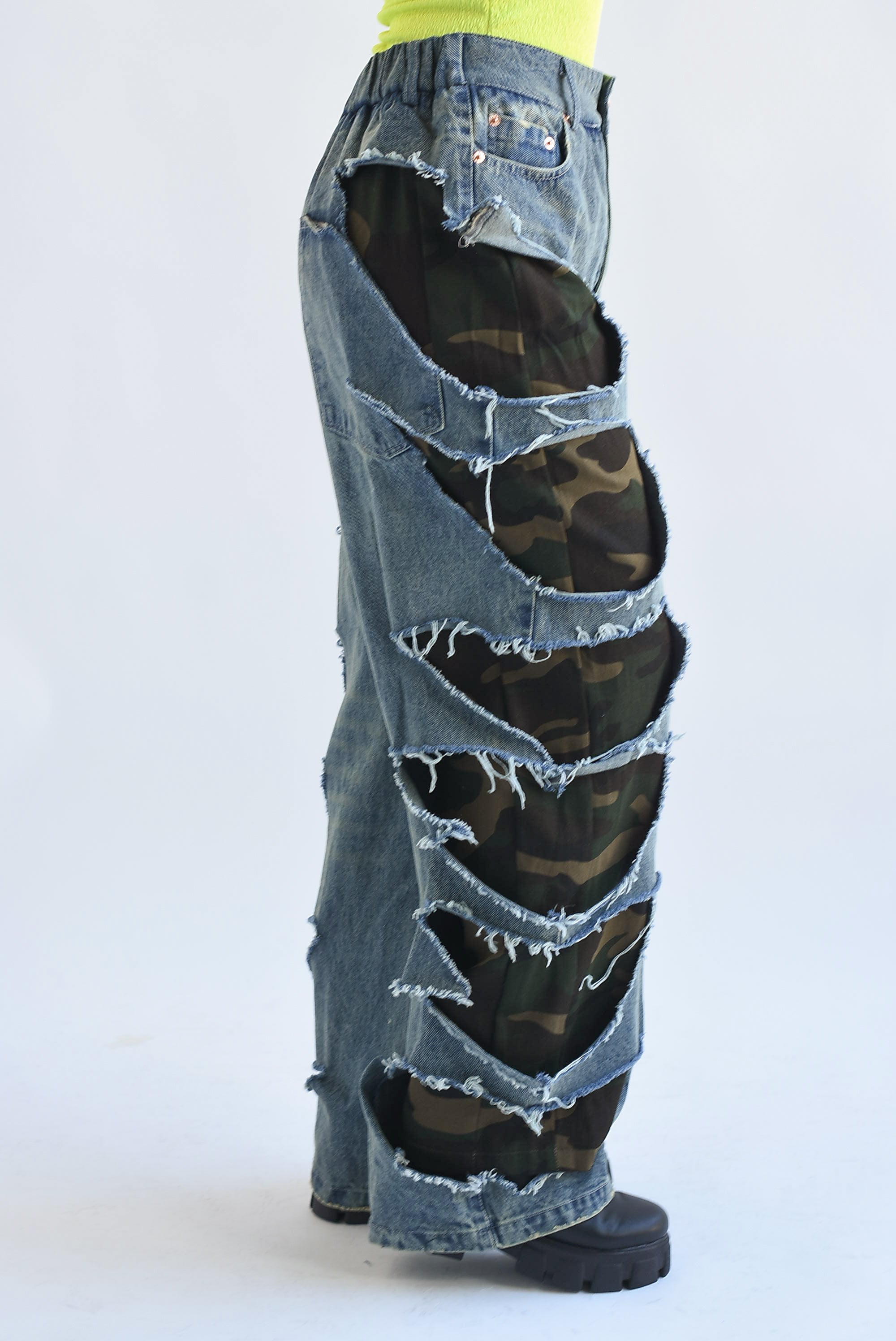 Jeans cut-out camuflaje