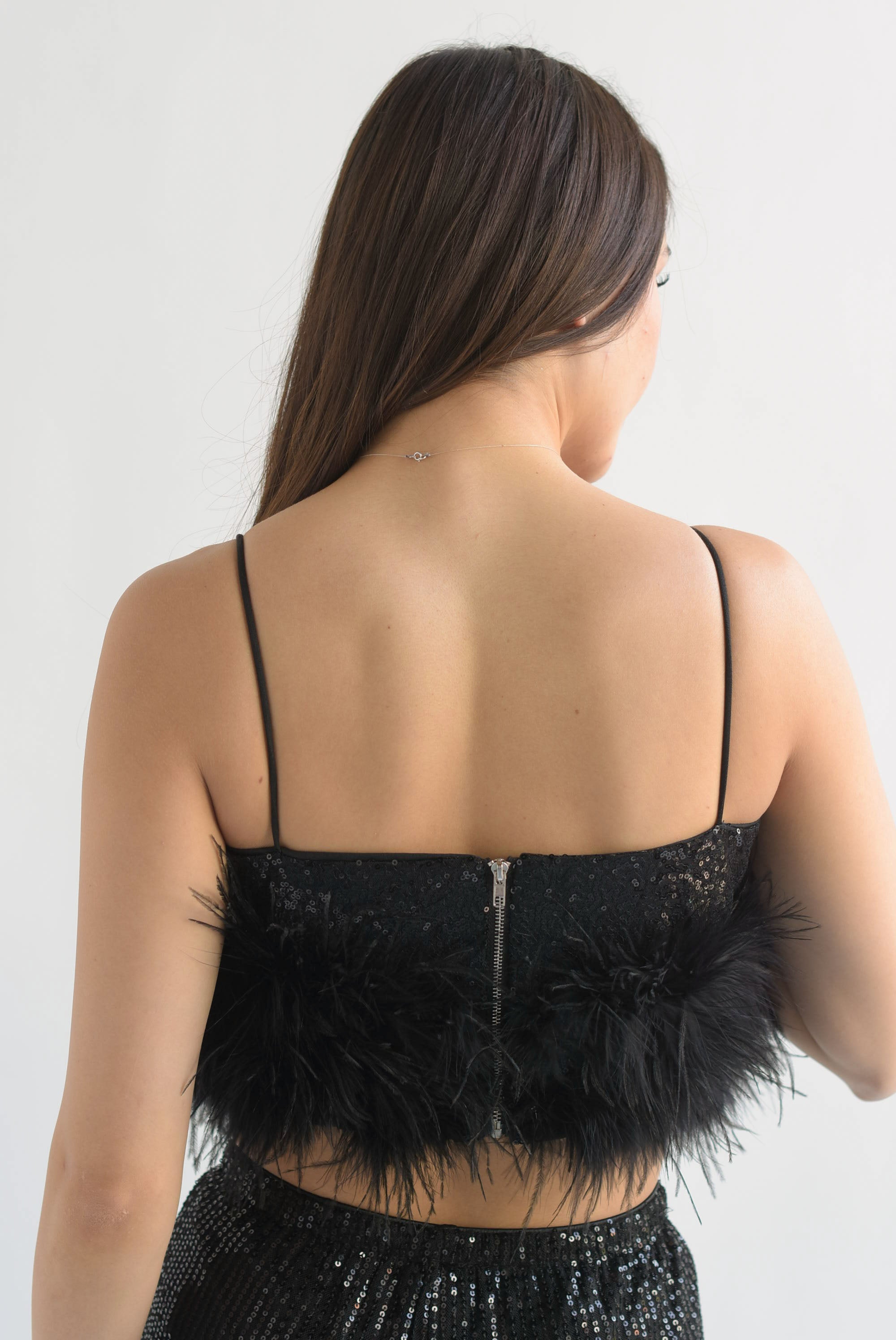 Top tirantes lentejuela y plumas Negro