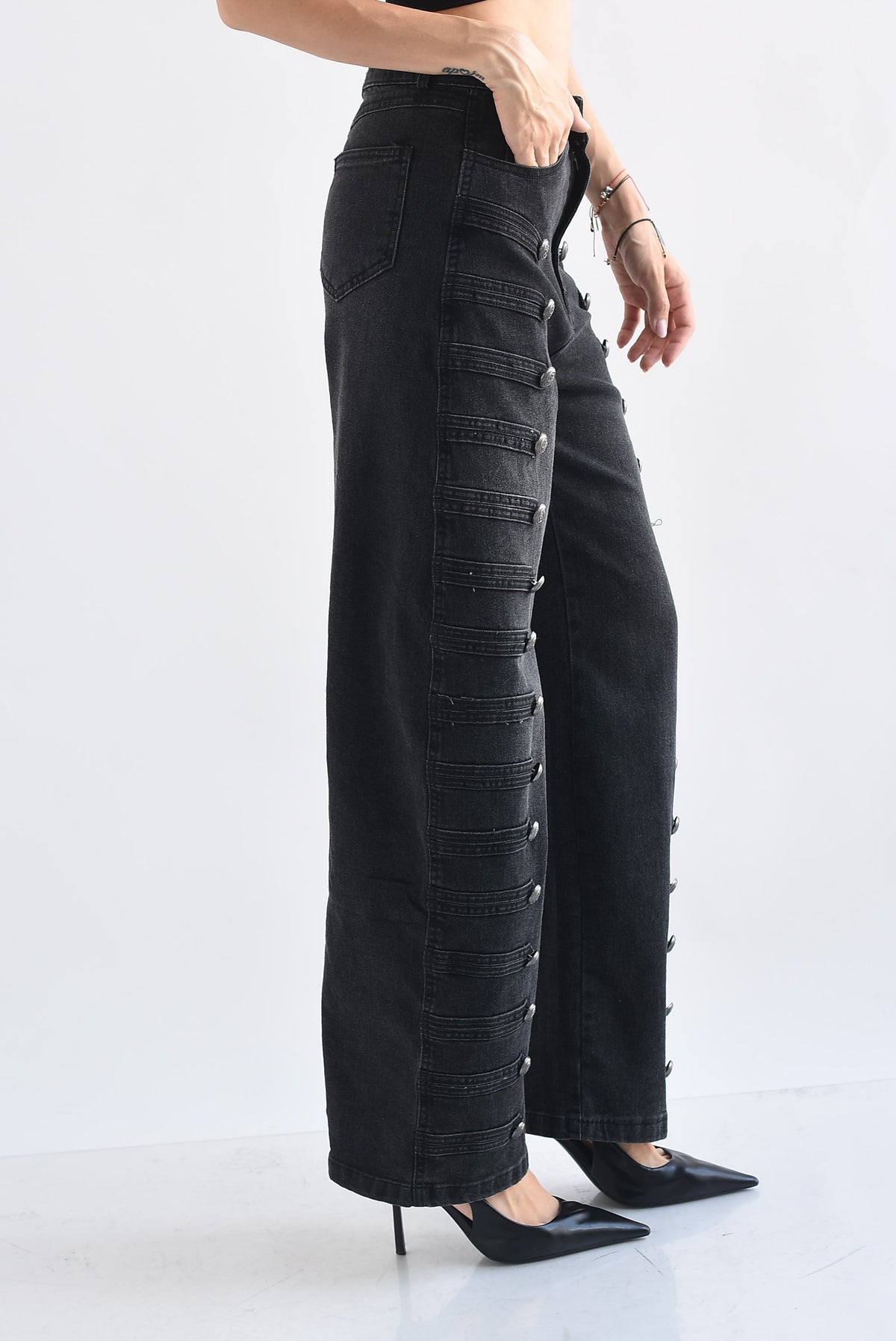 Jeans barrel militar botón plata