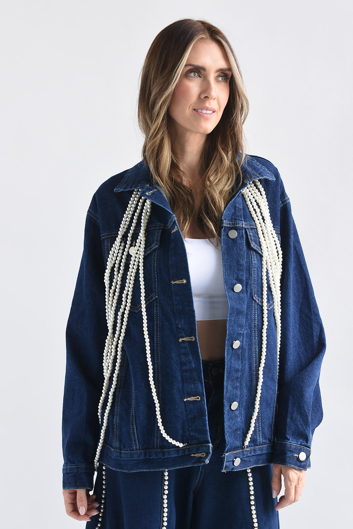 Chamarra Denim flecos perlas