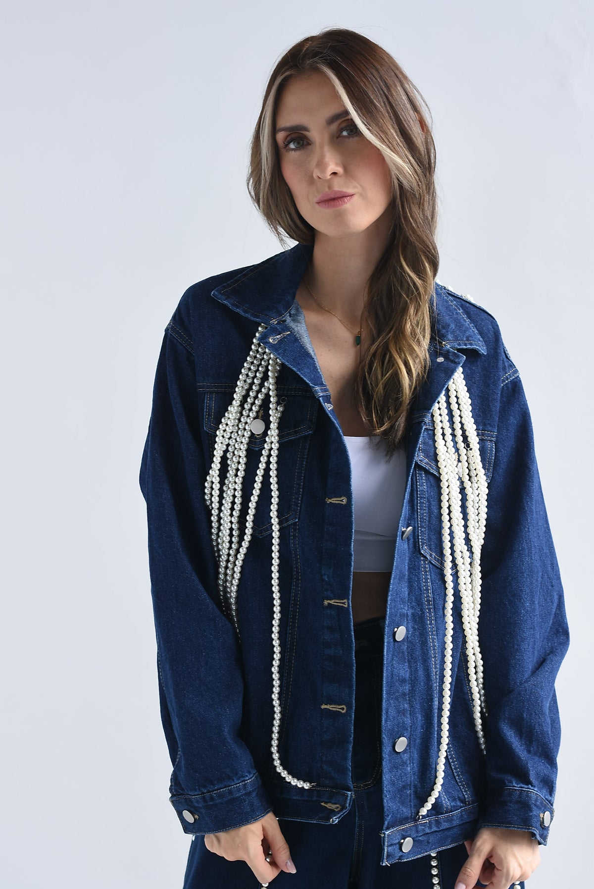 Chamarra Denim flecos perlas
