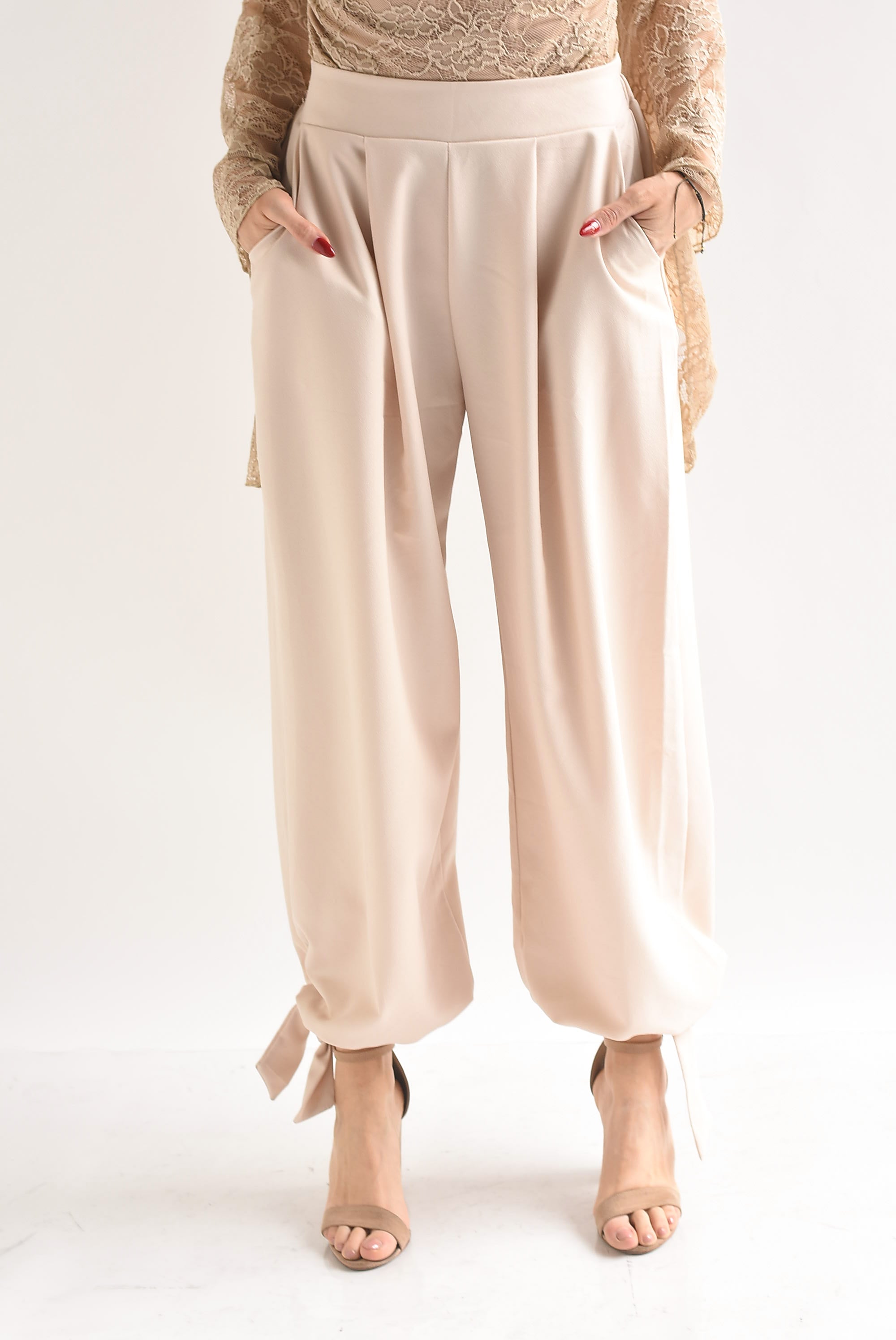 Pantalón globo tobillos anchos cinta