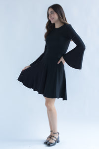 Fashion Styled Set Falda plisada y Blusa manga trompeta punto Negro