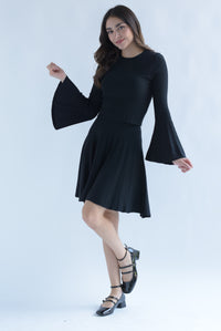 Fashion Styled Set Falda plisada y Blusa manga trompeta punto Negro