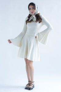 Fashion Styled Set Falda plisada y Blusa manga trompeta punto Ivory