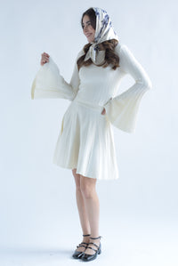 Fashion Styled Set Falda plisada y Blusa manga trompeta punto Ivory