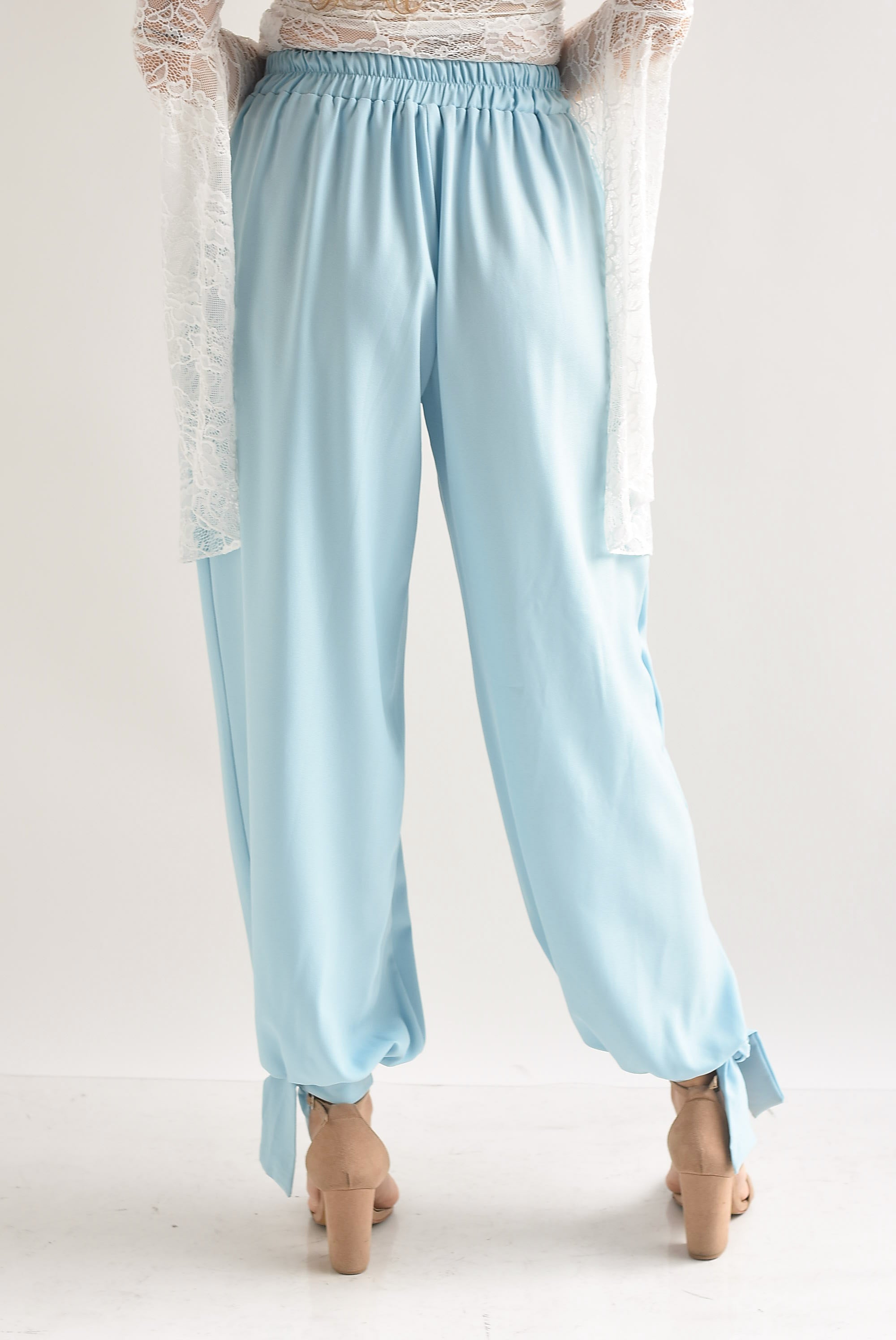 Pantalón globo tobillos anchos cinta