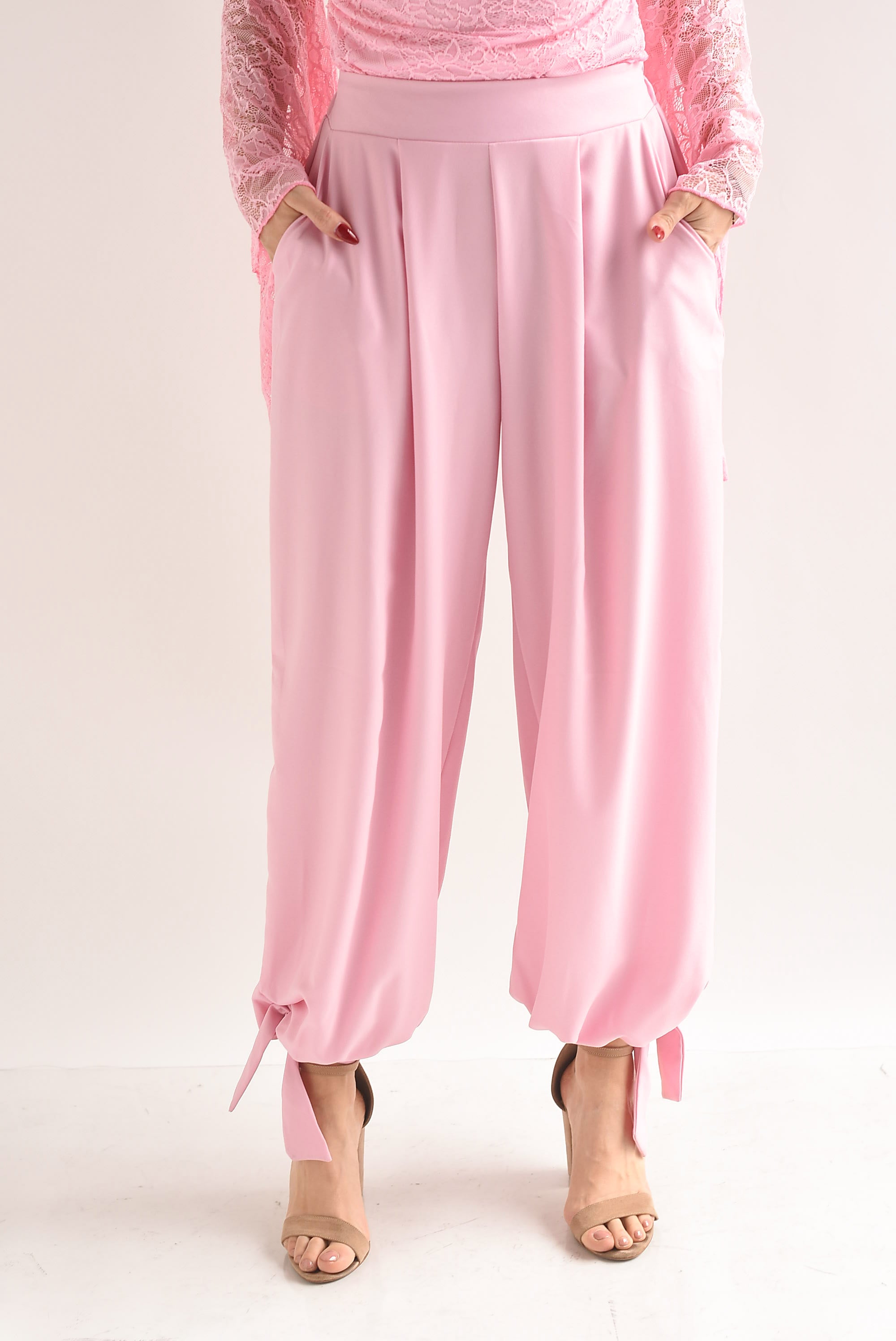 Pantalón globo tobillos anchos cinta