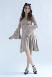 Fashion Styled Set Falda plisada y Blusa manga trompeta punto Moka