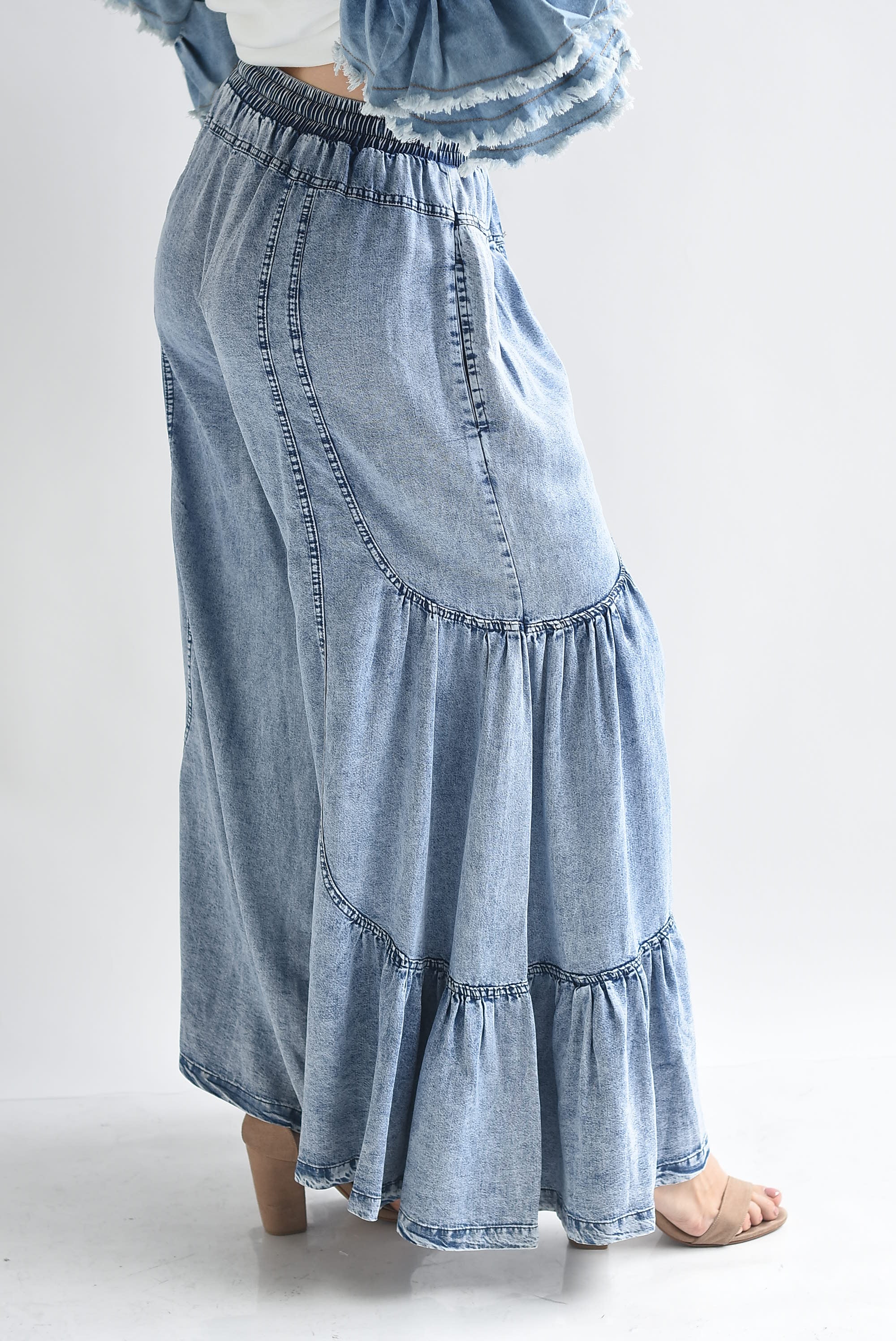 Pantalón pata de elefante olán Denim
