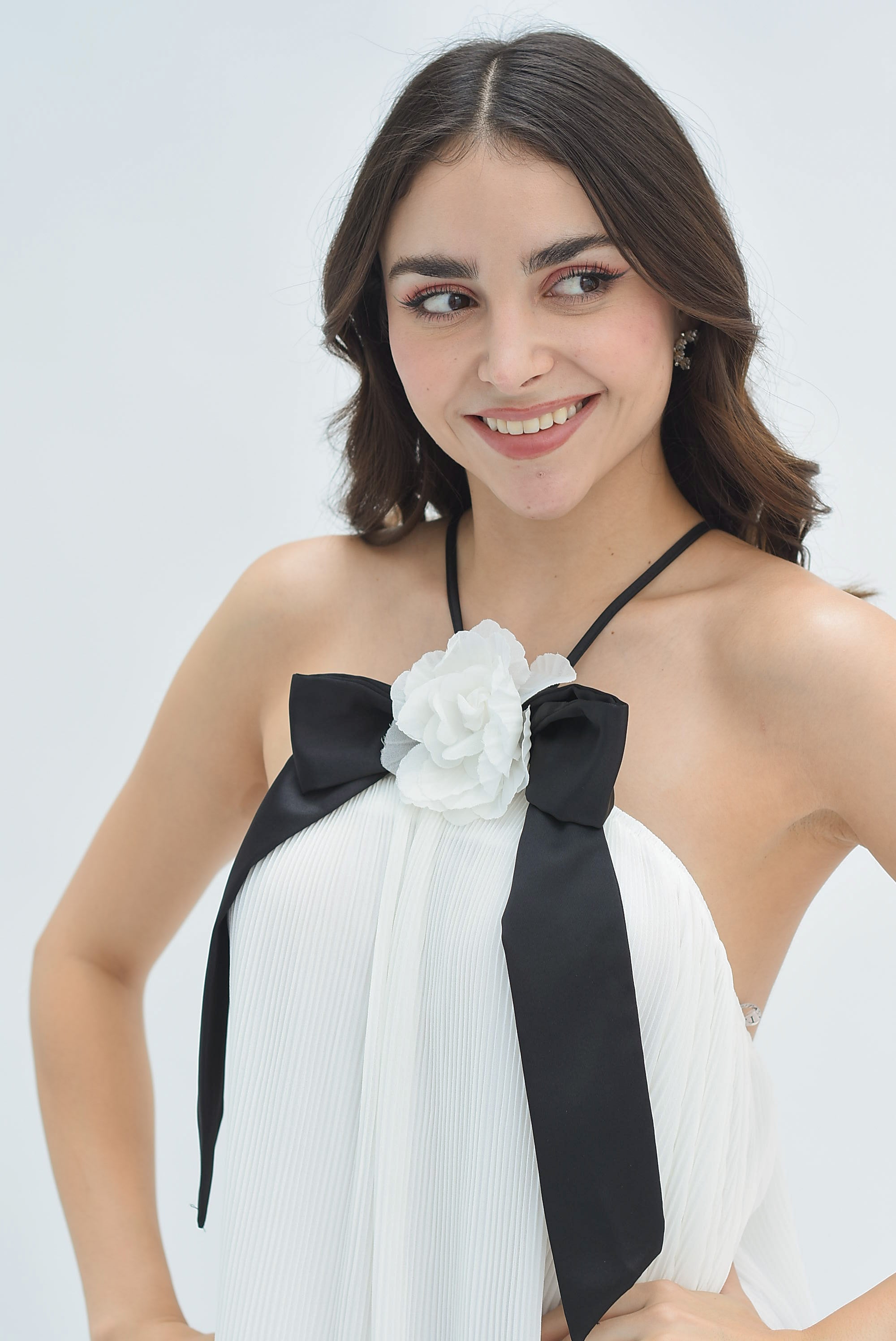 Vestido largo tablas moño flor Black&White