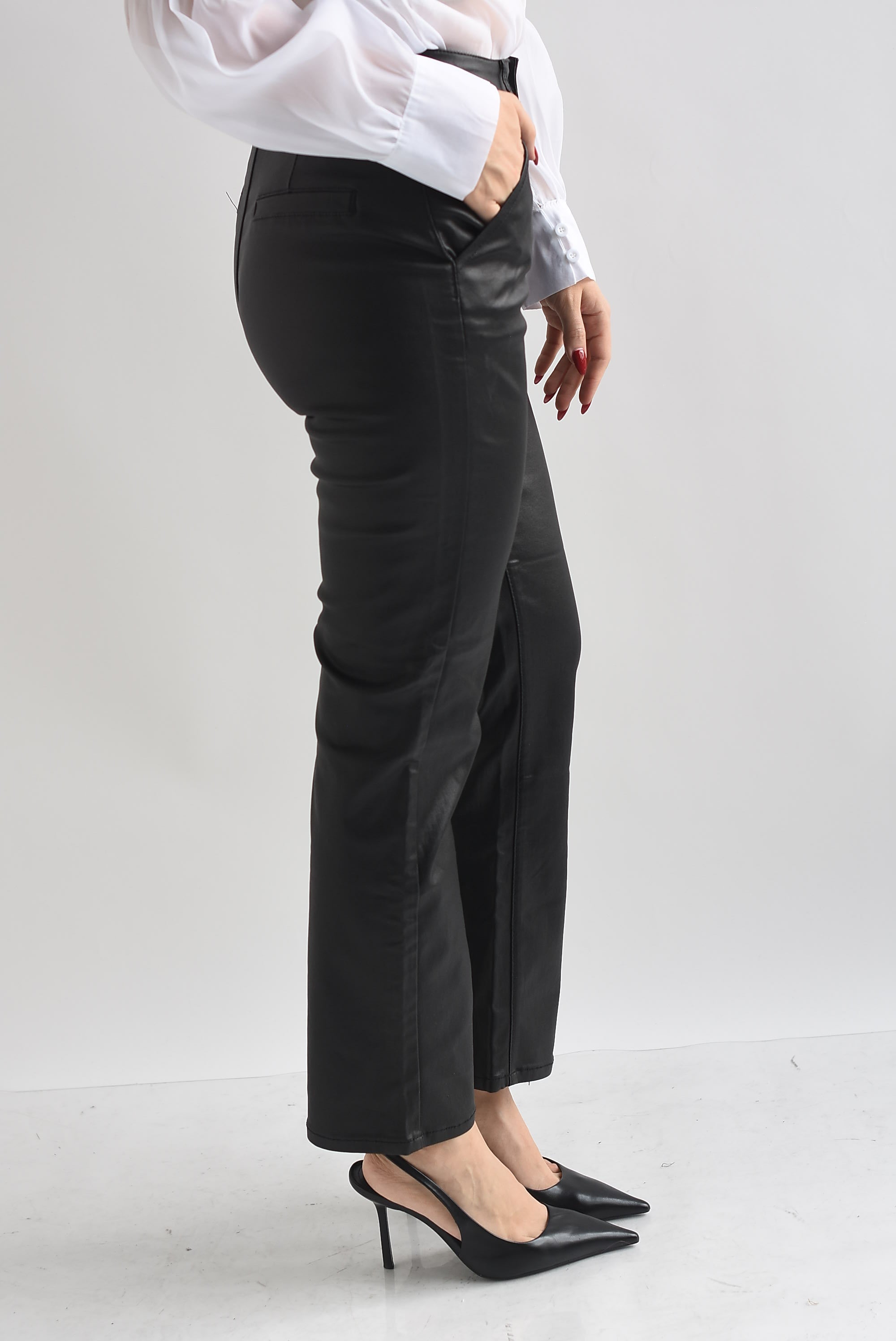 Pantalón vinipiel mate Negro