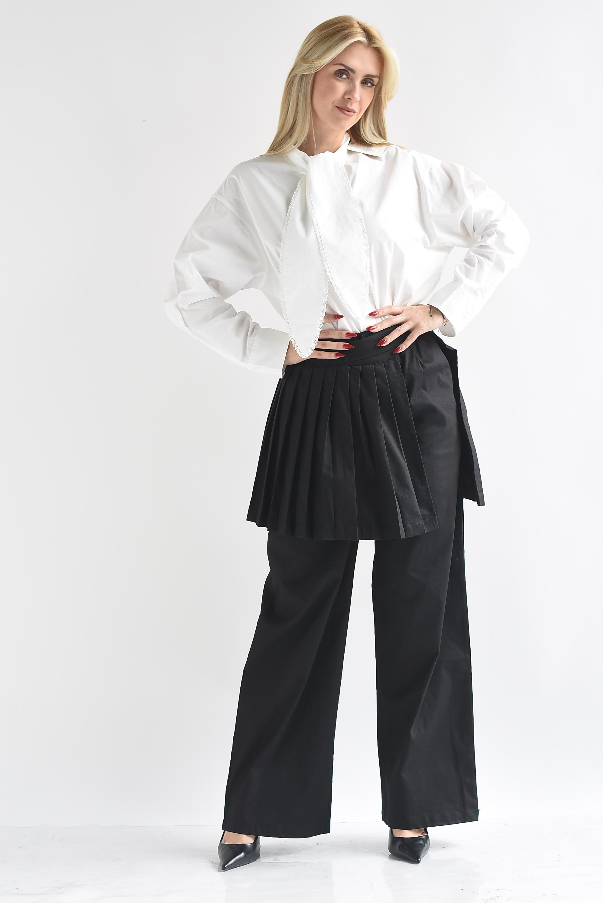 Pantalón con faldón plisado