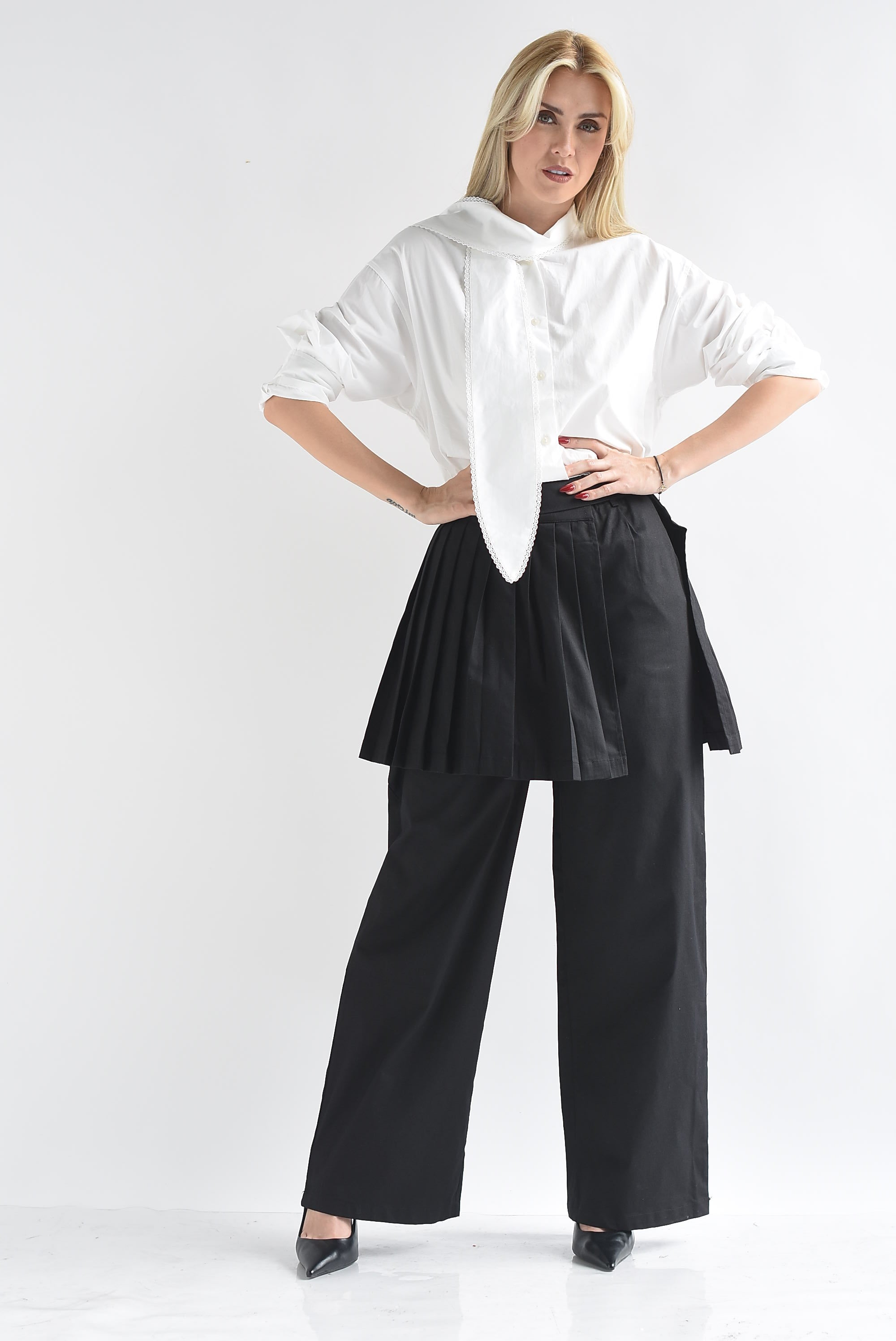Pantalón con faldón plisado