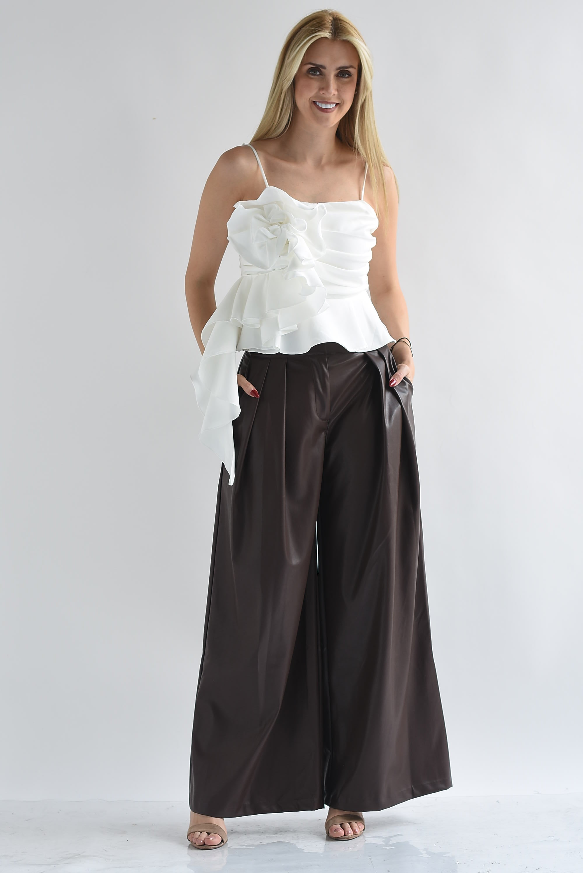 Pantalón vinipiel wide leg pinzas