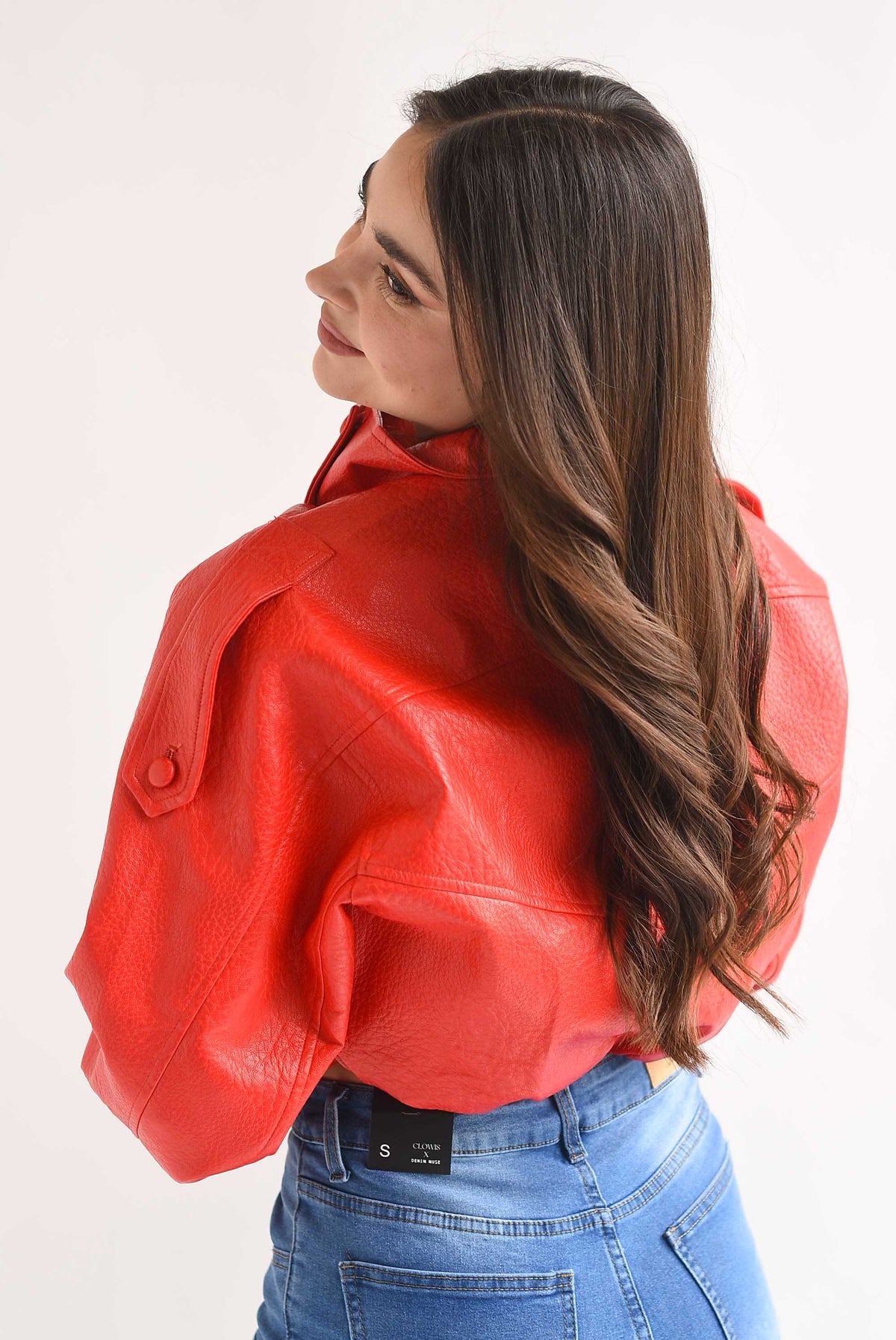 Chamarra crop cuello funnel vinipiel