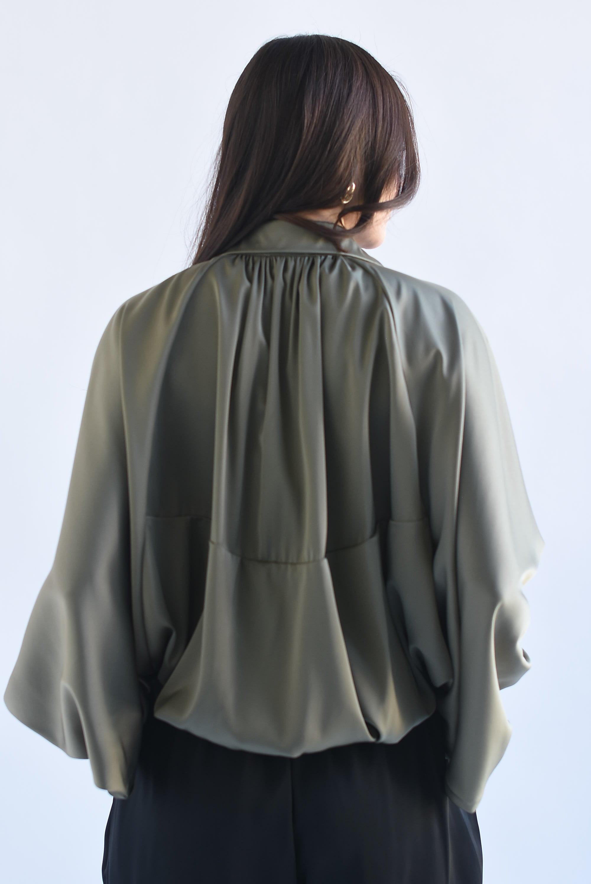 Chamarra globo satín manga vampiro