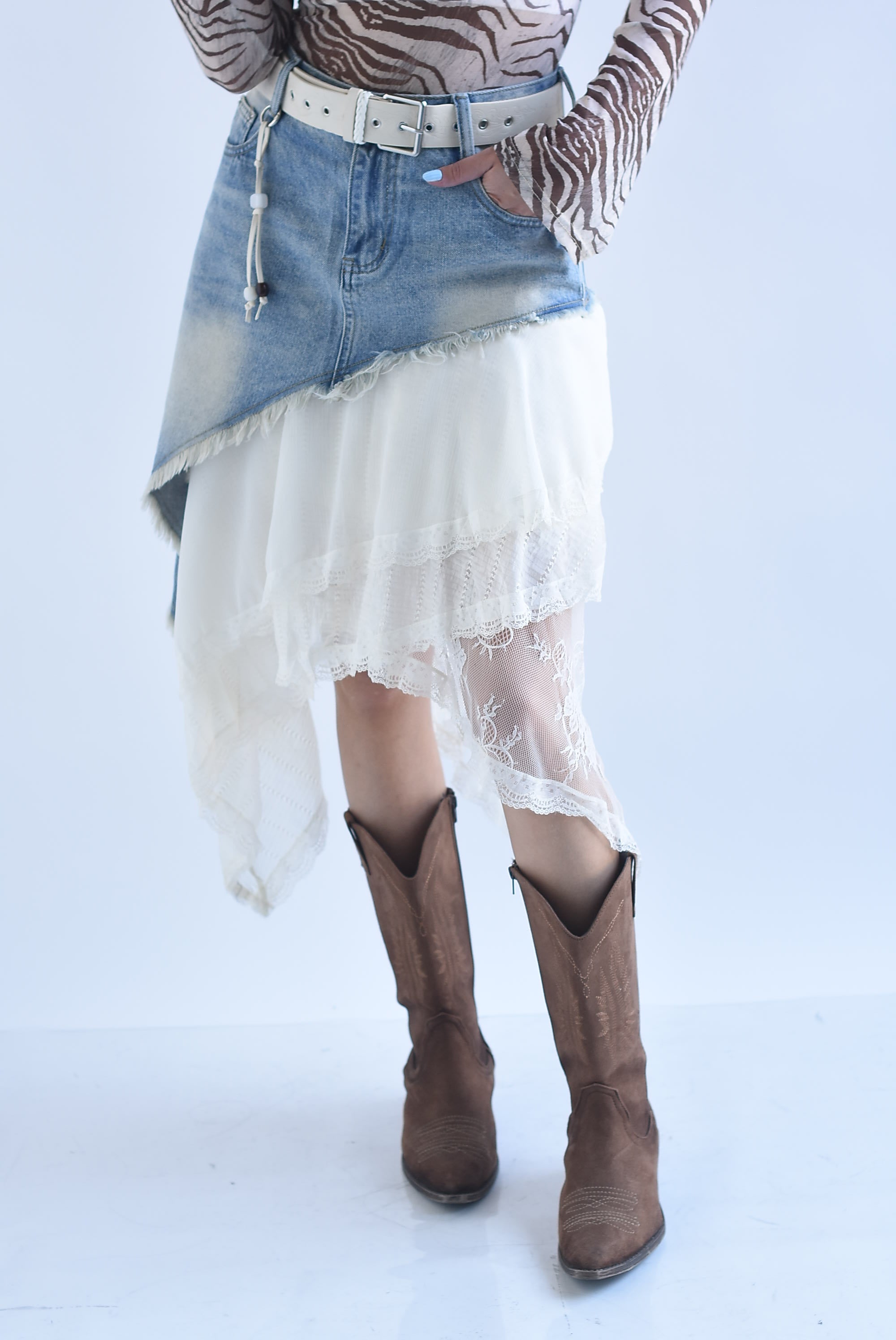 Falda asimétrica Denim, gasa y encaje