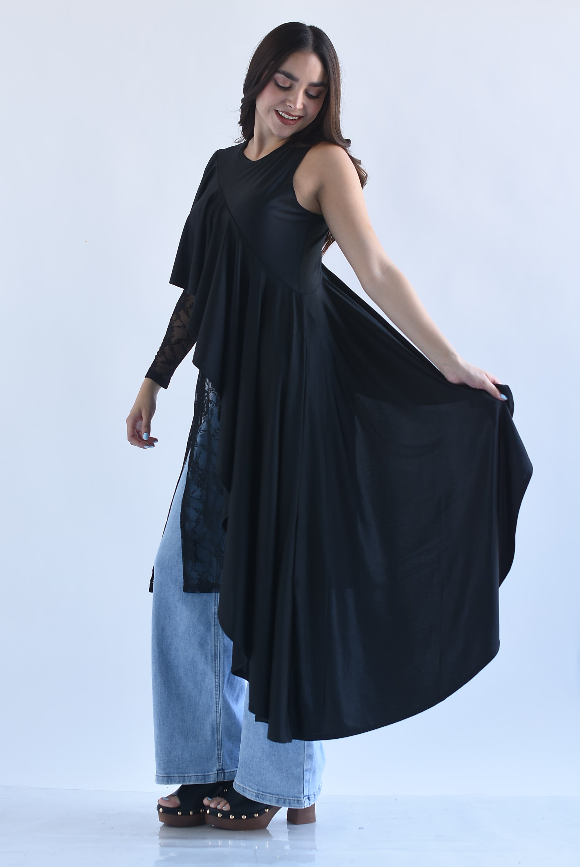 Maxiblusa encaje con olán asimétrico