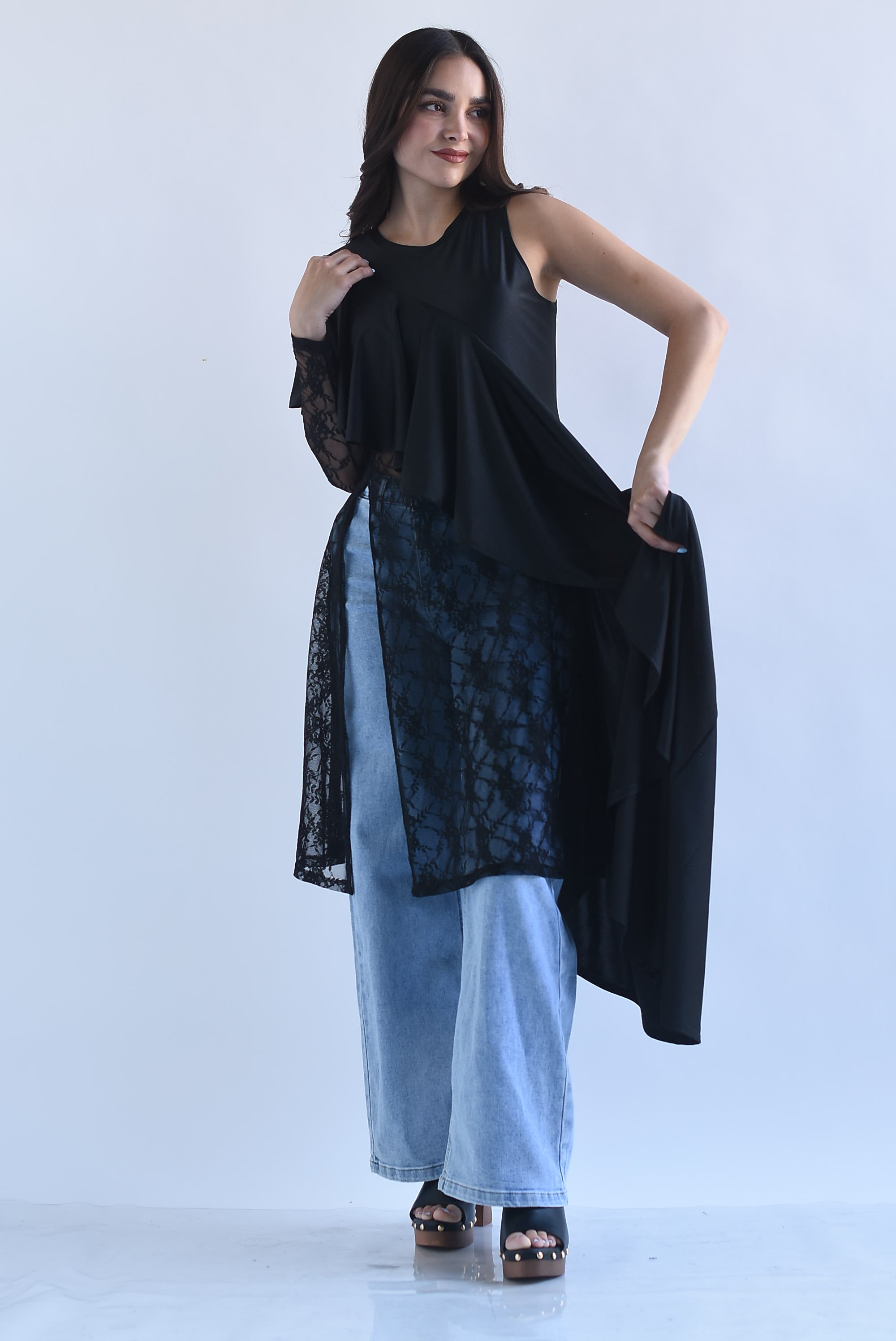 Maxiblusa encaje con olán asimétrico