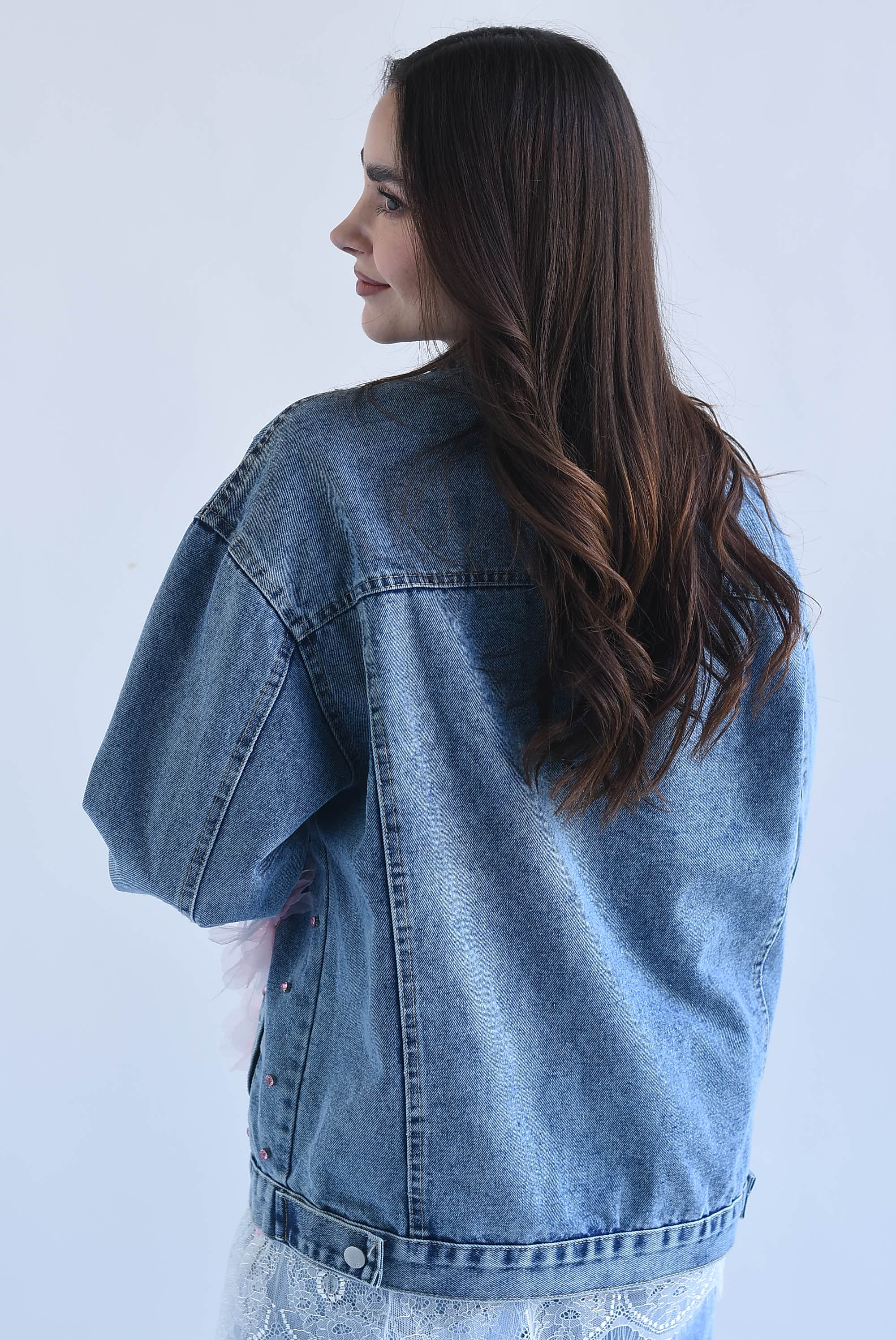 Chamarra Denim flores rosas