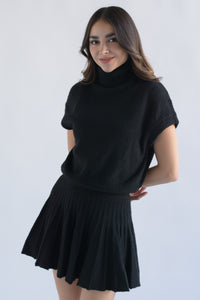 Fashion Styled Set Falda plisada y Blusa cuello alto punto Negro