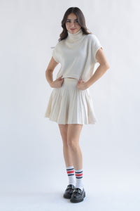Fashion Styled Set Falda plisada y Blusa cuello alto punto Ivory
