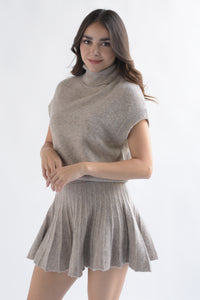 Fashion Styled Set Falda plisada y Blusa cuello alto punto Moka