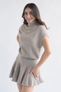 Fashion Styled Set Falda plisada y Blusa cuello alto punto Moka
