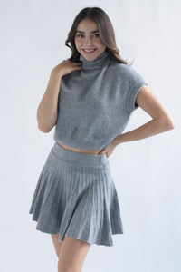 Fashion Styled Set Falda plisada y Blusa cuello alto punto Gris