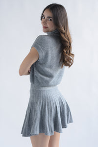 Fashion Styled Set Falda plisada y Blusa cuello alto punto Gris