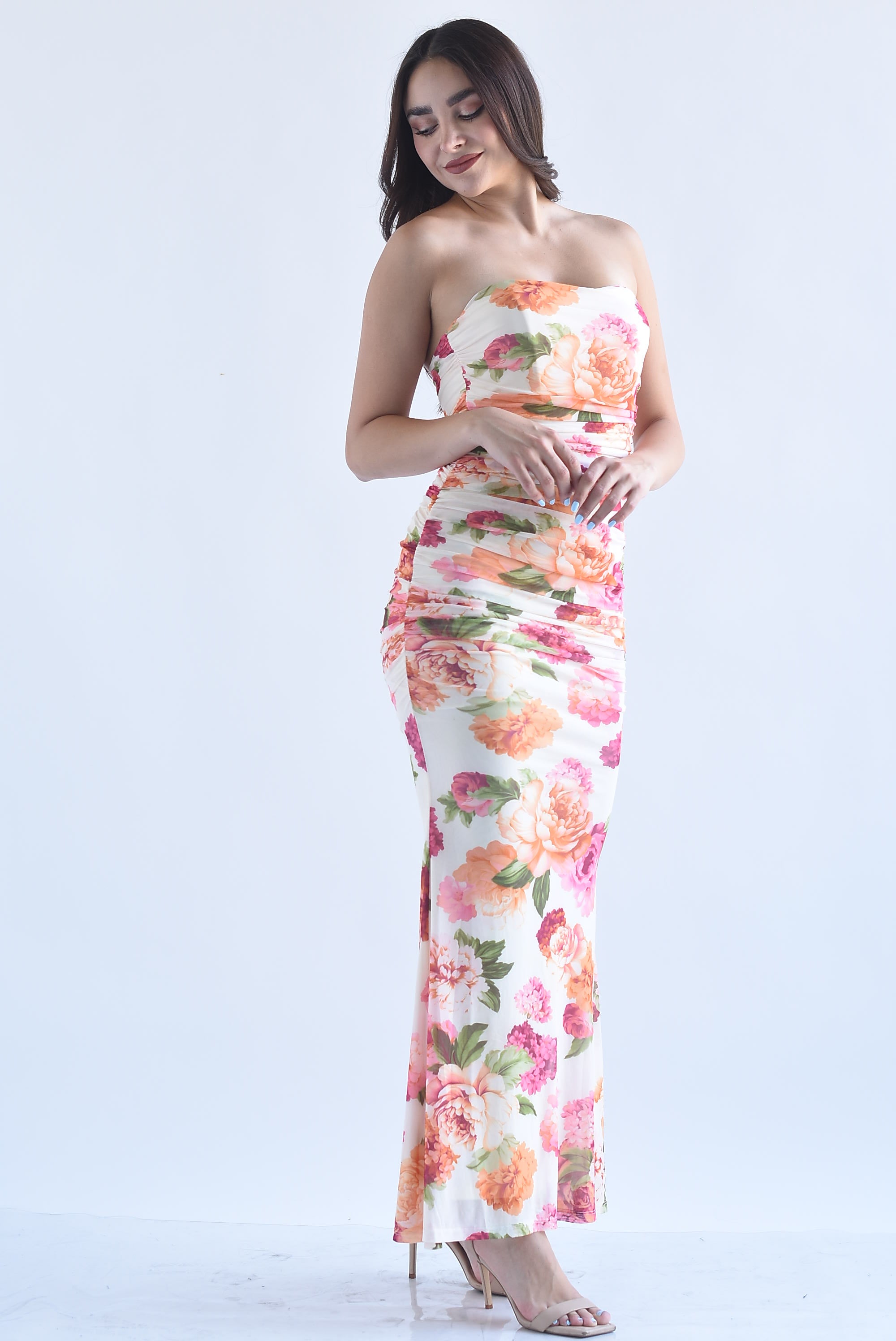 Vestido mesh strapless drapeado flores