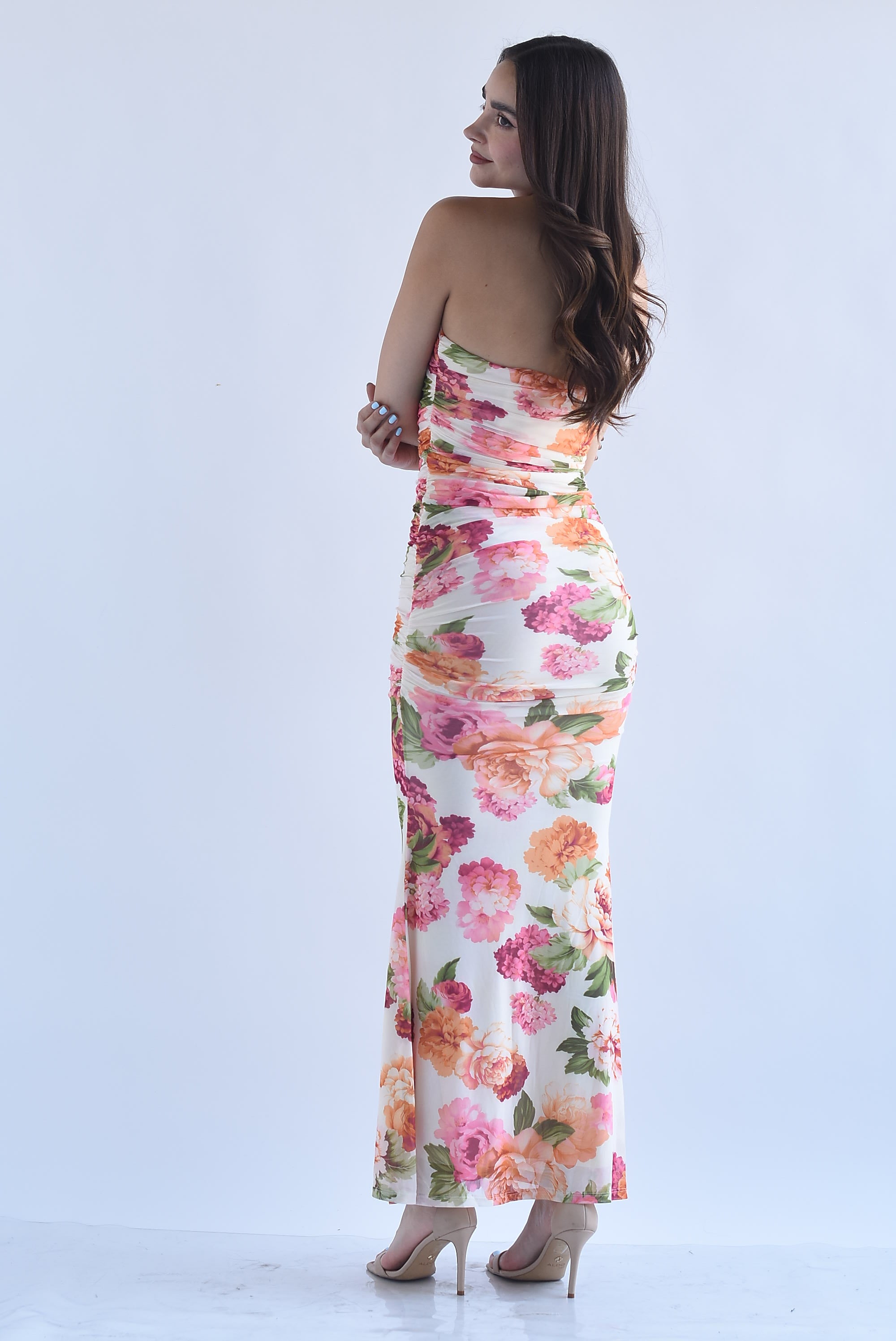 Vestido mesh strapless drapeado flores